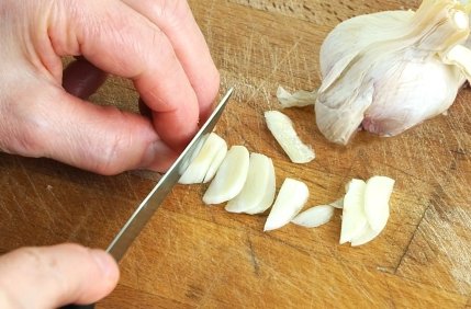 ingredienti per pizza marinara: aglio