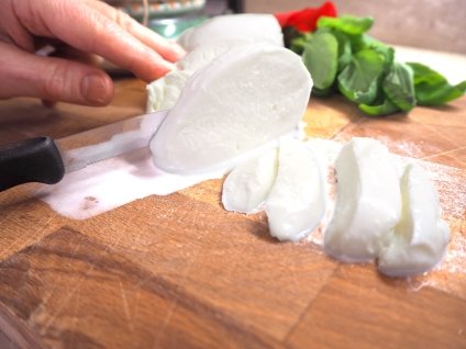 ingredienti per pizza margherita: la mozzarella